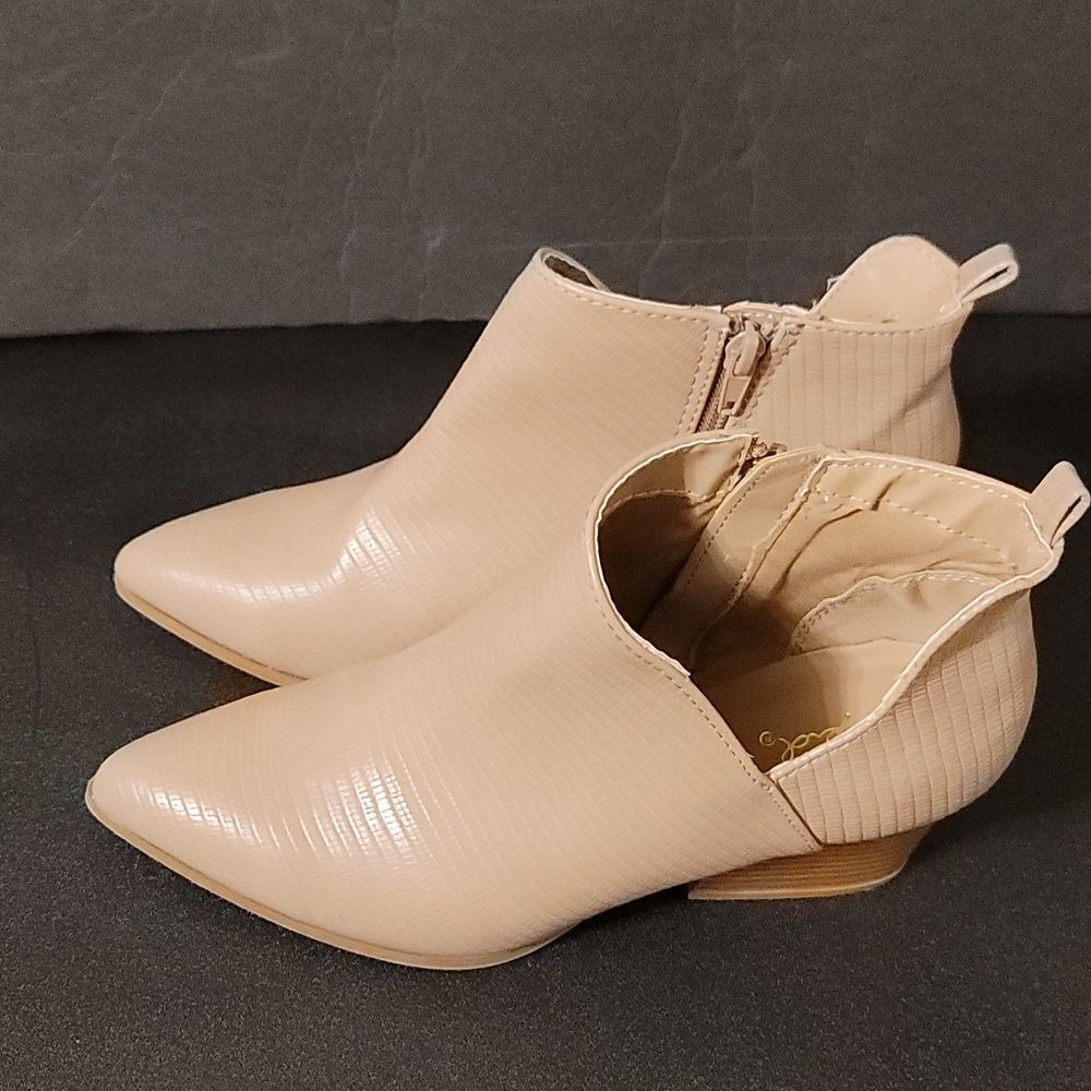 Qupid Pointed Toe Side Zipper Closure Women's Ank… - image 7